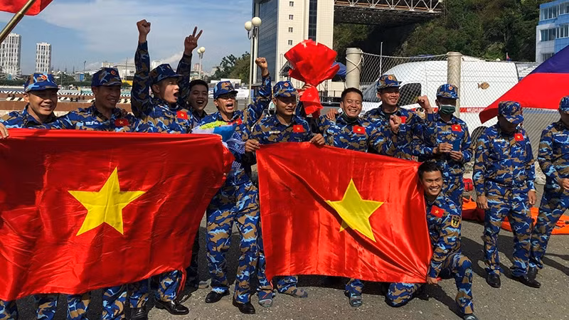 The Vietnam People’s Navy team ranked second behind the host Russia at the Sea Cup category held in Vladivostok. (Photo: Hai Au)