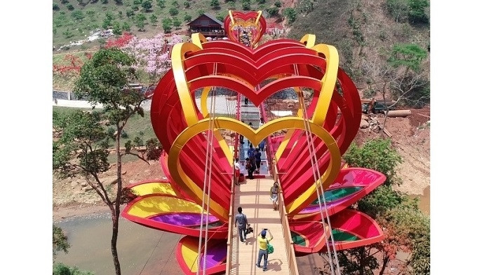 The bridge named “Love Glass Bridge” (Photo: NDO/Duc Tuan)
