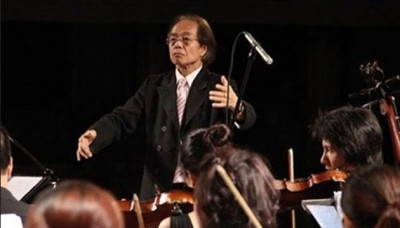 Nguyen Thien Dao at a concert