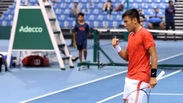Ly Hoang Nam excels in the second single match to seal the overall victory for Vietnam against Sri Lanka. (Photo: Vietnam Tennis Federation)