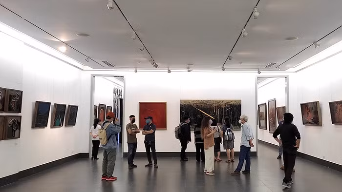 Visitors to the exhibition (Photo: NDO)