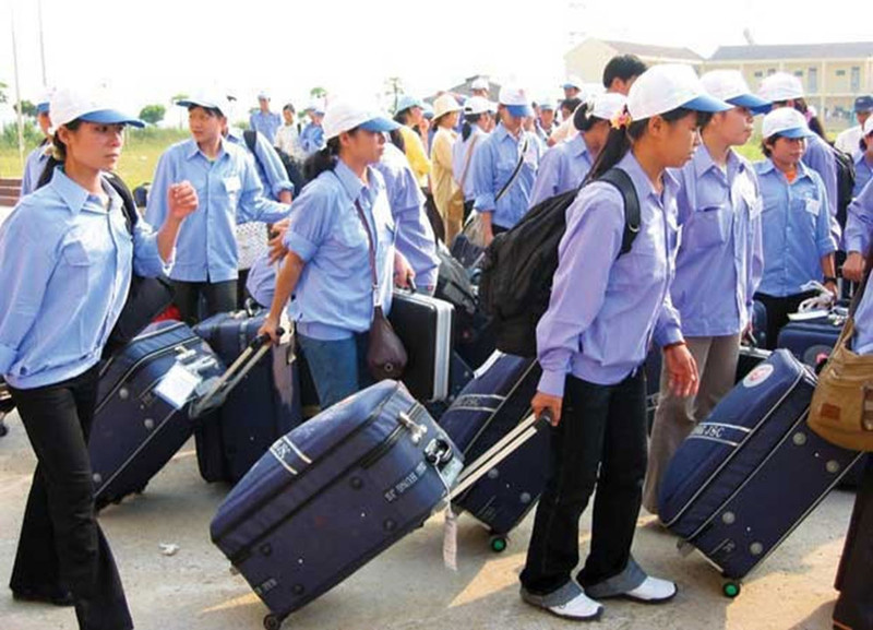 The sending of workers abroad is severely affected by the pandemic, right after the aviation and tourism sectors. (Illustrative image)