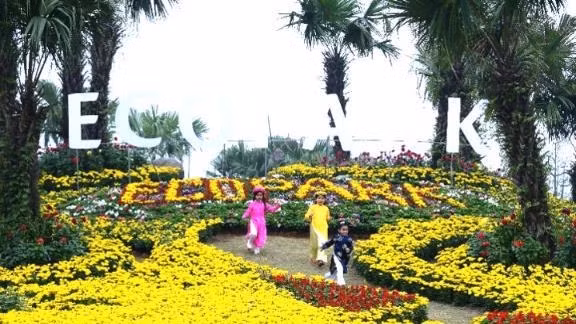 Under the theme ‘Spring visits Ecopark’, the event will display a wide range of fresh flowers coming from across the country, from the mountainous northwest region to the Da Lat Central Highlands city and southern provinces.