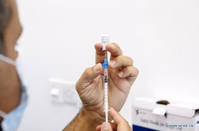 Hans Kluge, regional director of WHO Europe, emphasizes that receiving a full vaccination series significantly reduces the risk of severe disease and death.