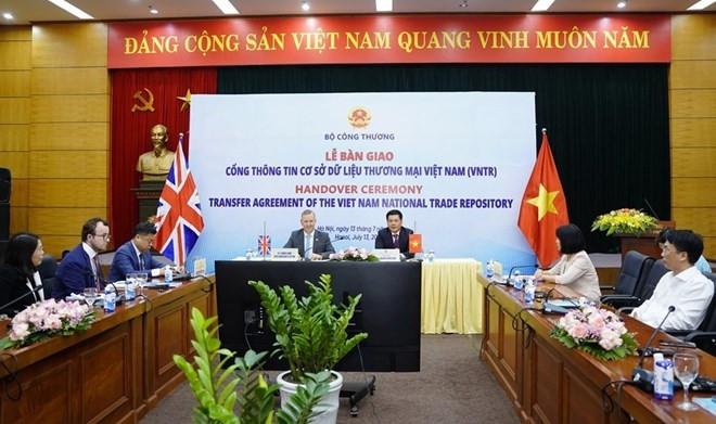 At the handover ceremony (Photo: MoIT)