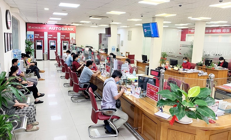 Agribank will reduce interest rates by 10% for short-term loans with an annual interest rate of at least 5%, and mid-and long-term loans with an interest rate of no less than 7%. 