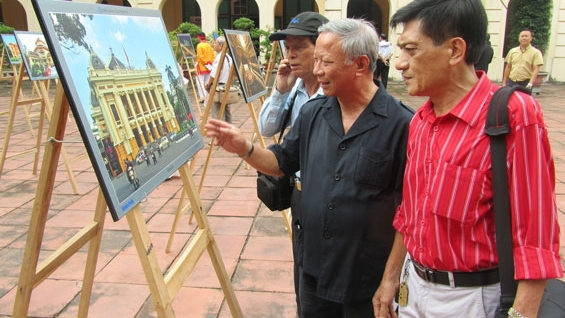 The photo exhibition attracts numerous photographers and visitors. (Credit: baothainguyen.org.vn)