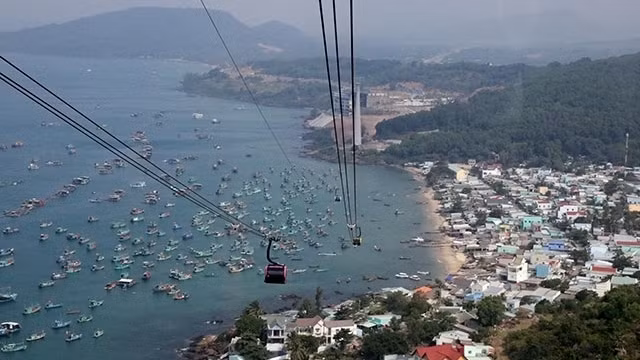 The cable car system, invested in by Sun Group, is the world’s longest sea cable car route.