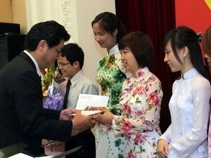 FUYO scholarships granted to outstanding Vietnamese students 