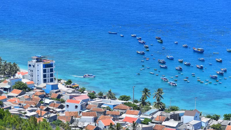 Cu Lao Xanh, which is also known as Van Phi island, is a small island near Xuan Dai Bay in Phu Yen province. However, its administrative boundary belongs to Nhon Chau commune, Quy Nhon City.