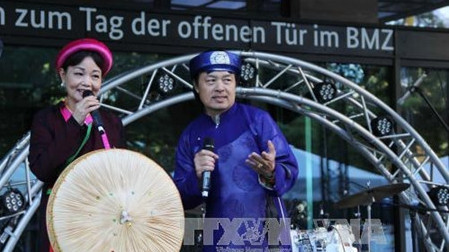 Vietnamese artists perform at the event (Photo:VNA)