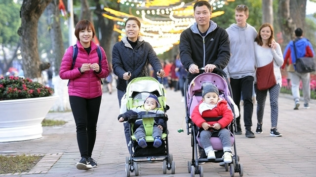People walking around Hoan Kiem Lake (Credit: NDO)