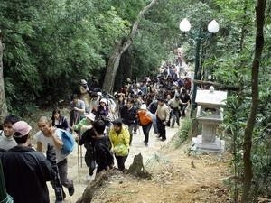 Visitors at Yen Tu mountain