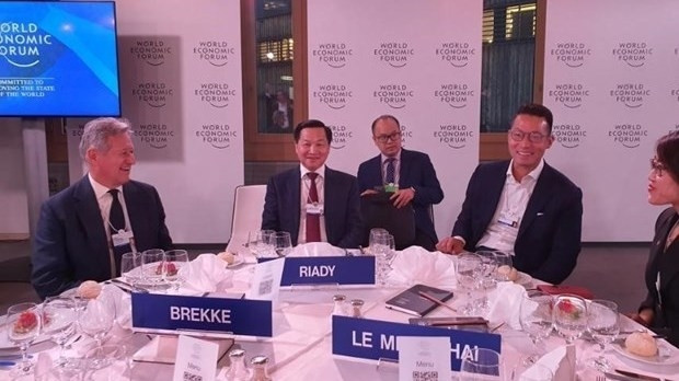 Deputy Prime Minister Le Minh Khai (second from left) addresses the ‘A Digital ASEAN for All’ sessions. (Photo: VNA)