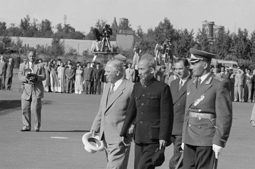 The first official visit by the late President Ho Chi Minh to the Soviet Union in 1955 (Photo: tuanvietnam.net)