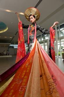 Ao Dai sets Guinness World Record