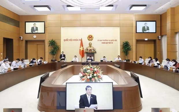 The meeting of the NA Standing Committee on April 25 (Photo: VNA)