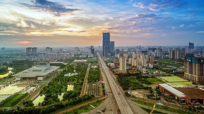 Over the past ten years, the city has mobilised all of its resources to carry out planning and investment in building technical infrastructure in order to expand the urban space and create a flourishing appearance for the city, towards making Hanoi a great capital city in the region and the world.