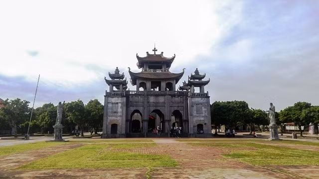 Designed like a Buddhist temple with curved tiled roofs, Phat Diem Cathedral is considered the most unique piece of religious architecture of Vietnam.