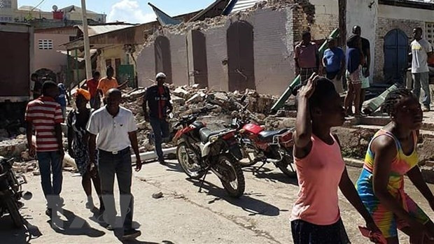 Houses are destroyed after a 7.2 magnitude earthquake in Jeremie, Haiti, on August 14, 2021. (Photo: AFP/VNA)