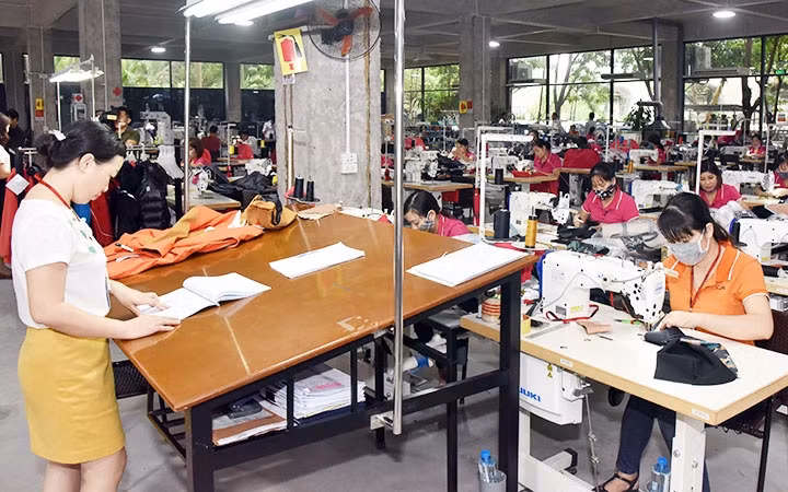Production at MXP Manufacturing Sportswear Joint Stock Company at Nguyen Duc Canh Industrial Park, Thai Binh Province. (Photo: Viet Chung)