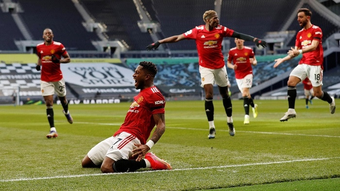 Soccer Football - Premier League - Tottenham Hotspur v Manchester United - Tottenham Hotspur Stadium, London, Britain - April 11, 2021 Manchester United's Fred celebrates scoring their first goal with teammates. (Photo: Pool via Reuters)