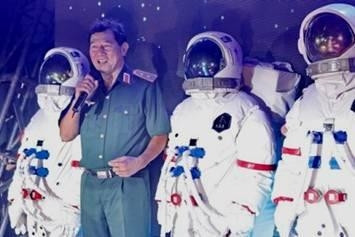 Vietnamese astronaut Pham Tuan (speaking), who flew on Russia's Soyuz 37 space mission in 1980