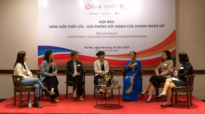 Female entrepreneurs share their success stories at their women-led enterprises during a panel discussion at the launch of the Ignite Initiative, Hanoi, October 29, 2020. (Photo: NDO/Trung Hung)