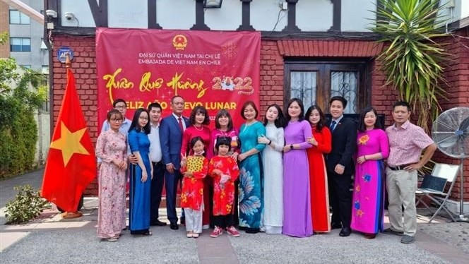 The Vietnamese community in Chile enjoys Tet at the embassy. (Photo: VNA)