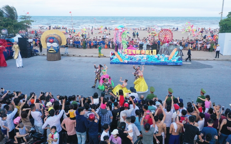 Street carnival festival elevates the "brand" of Sam Son beach tourism.