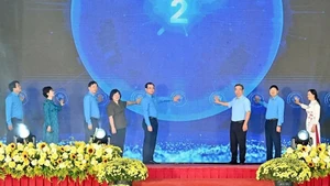 Delegates launch the Trade Union Tet Market – Spring 2026. (Photo: VNA)