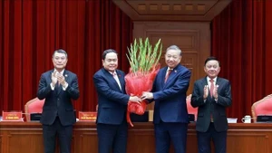 The 14th Party Central Committee unanimously elects To Lam, General Secretary of the 13th Party Central Committee, to continue serving as the Party chief for the 14th tenure. Photo: VNA)