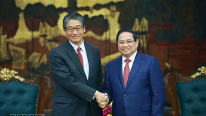 Prime Minister Pham Minh Chinh (right) receives Japanese Ambassador to Viet Nam Ito Naoki on March 17. (Photo: VNA)