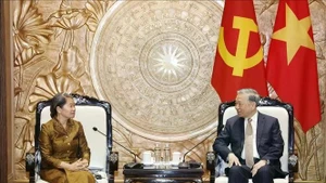 General Secretary of the Communist Party of Viet Nam Central Committee To Lam (right) and Vice President of the Cambodian People’s Party Men Sam An at the meeting in Ha Noi on January 26 (Photo: VNA)
