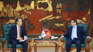 Prime Minister Pham Minh Chinh (R) and visiting Chairman of the Board of the Eurasian Economic Commission (EEC) Bakytzhan Sagintayev at their meeting in Ha Noi on March 2. (Photo: VNA)