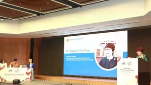 Nguyen Thu Thuy, Director of the Department of International Cooperation under the Ministry of Education and Training, delivers a speech during the discussion at APAIE. (Photo: VNA)