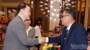 Standing Vice Chairman of the People’s Committee of Dong Nai Province Nguyen Kim Long and delegates at the event
