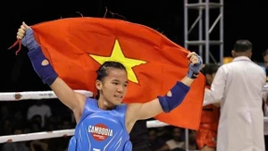 Phan Thi Hong Lien wins the last gold for of Viet Nam to help the team place No 1 in the sixth World Kun Khmer Championships' tally. (Photo: VNA)