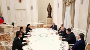 An overview of the meeting between Special Envoy of General Secretary of the Communist Party of Viet Nam (CPV) Central Committee To Lam, Politburo member, and Minister of Foreign Affairs Le Hoai Trung and Russian President Vladimir Putin in Moscow on February 24. (Photo: VNA)