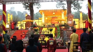 Royal rituals were re-enacted in a solemn manner.