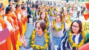 Da Nang City welcomed the first group of foreign visitors to tour the Hoi An Ancient Town in early 2026.