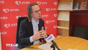 Benjamin Pestieau, Deputy General Secretary of the Workers’ Party of Belgium (PTB), speaks to Viet Nam News Agency correspondents in Brussels. (Photo: VNA)