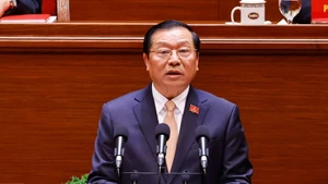 Standing Vice Chairman of the Party Central Committee's Commission for Communication - Education and Mass Mobilisation Lai Xuan Mon delivers the report. (Photo: VNA)