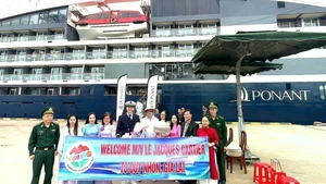 Cruise passengers land at Quy Nhon Port (Photo: VNA)