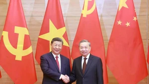 General Secretary of the Communist Party of Viet Nam To Lam (R) and General Secretary of the Communist Party of China and President of China Xi Jinping (Photo: VNA)