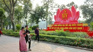 A sign in Ha Noi's downtown area welcomes the 14th National Party Congress. (Photo: VNA)