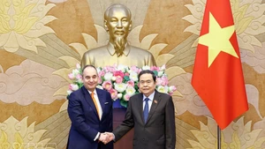 National Assembly Chairman Tran Thanh Man (right) receives First Vice President of the Hellenic Parliament Ioannis Plakiotakis in Ha Noi on March 2. (Photo: VNA)