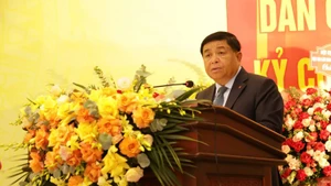 Deputy Prime Minister Nguyen Chi Dung addresses the Congress. (Photo: nhandan.vn)