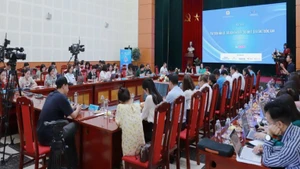 The seminar was attended by numerous experts in human resources, digital transformation, and green growth.