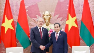 Chairman of the National Assembly Tran Thanh Man (R) shakes hands with Igor Sergeenko, Chairman of the House of Representatives of the NA of Belarus, at their meeting in Ha Noi on September 1, 2025. (Photo: VNA)